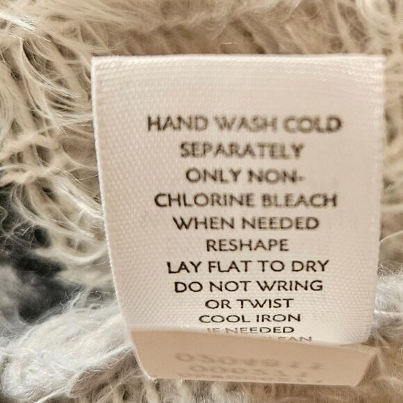 J. Jill Woman Size L  Loose Knit Grey Sweater Geometric Trim Mohair Wool blend - Picture 6 of 6